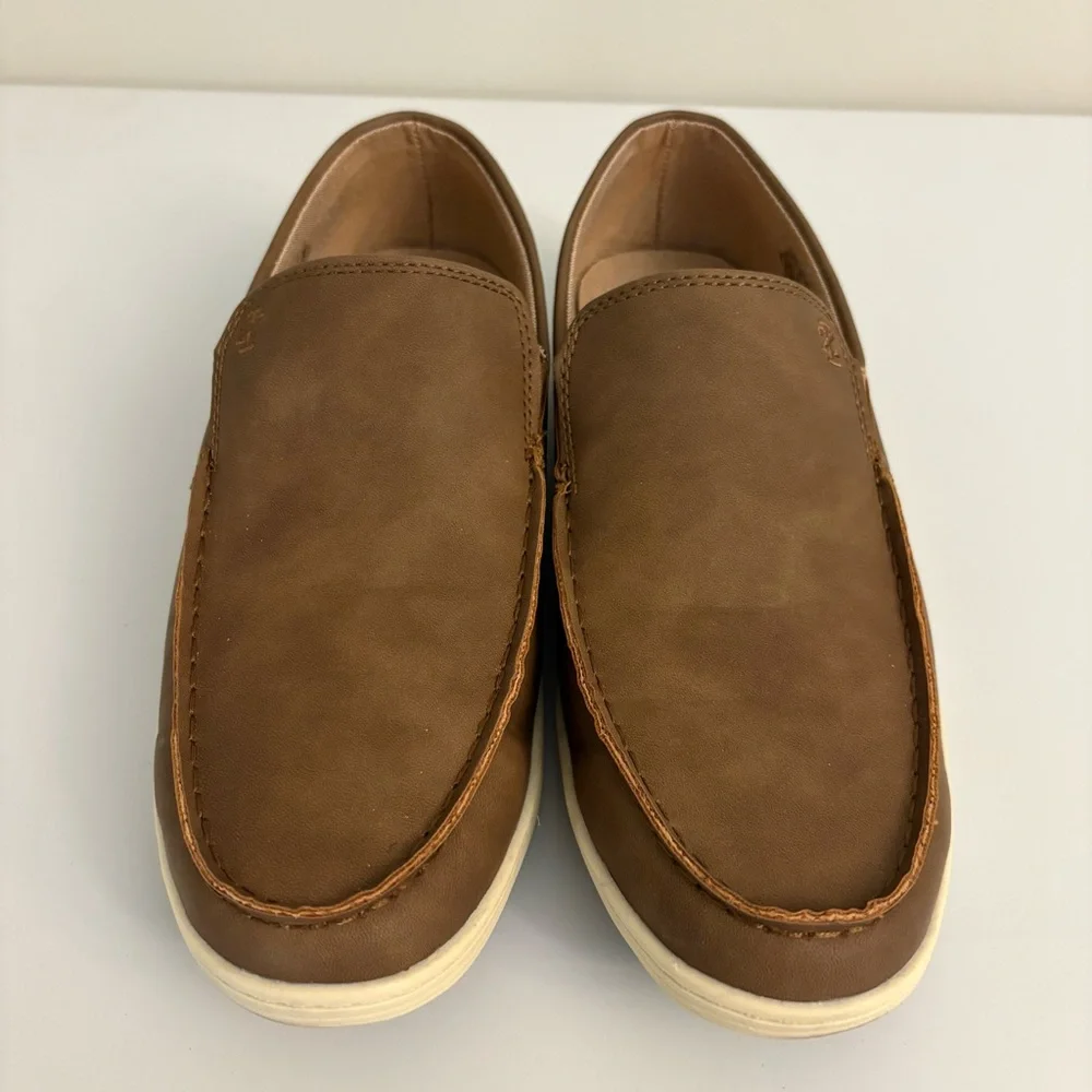 IZOD Seapoint Tan Loafers Men’s Size 8 Slip On Comfort Memory Foam Casual Shoes